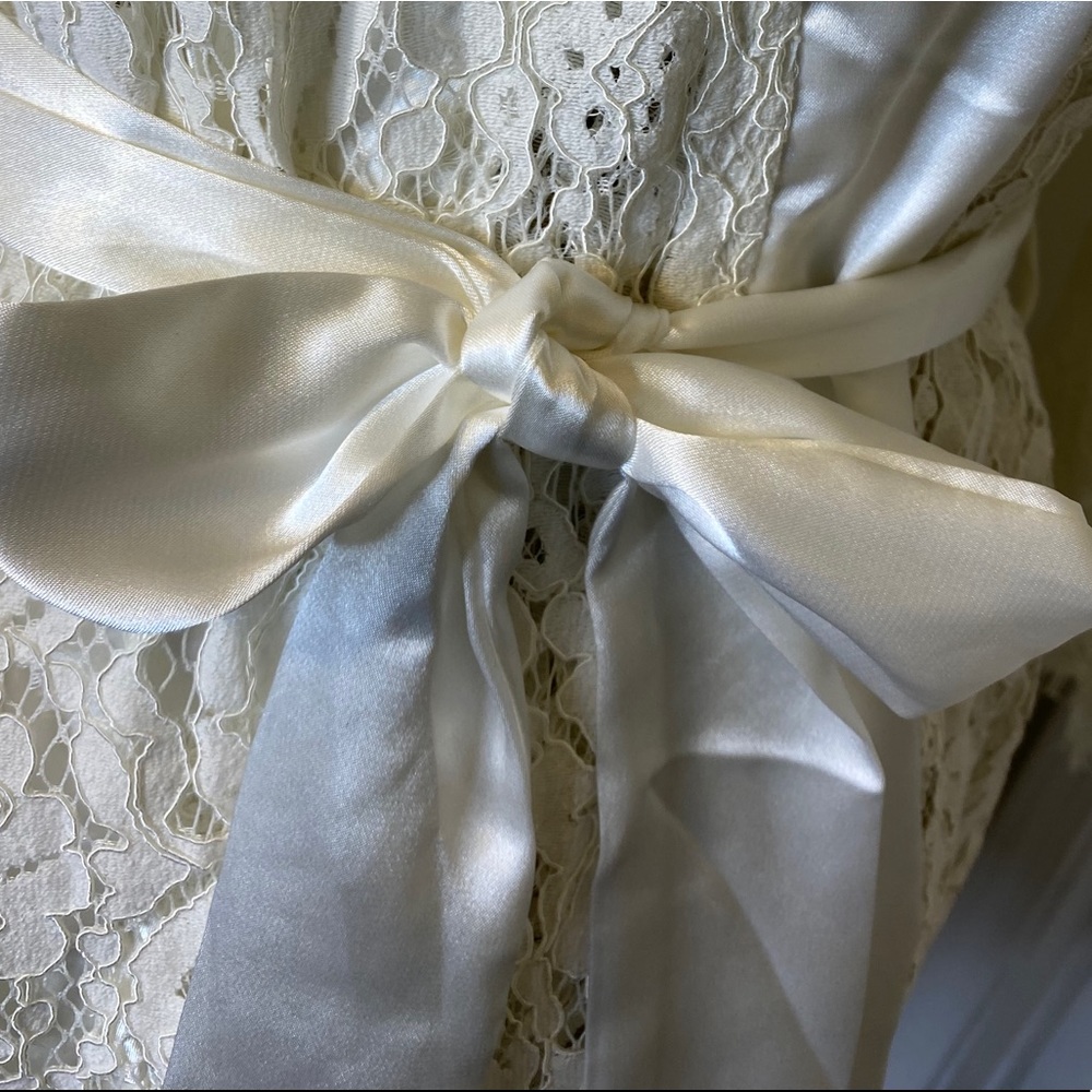 ✨NWOT✨ Bride Elegant Lace Wedding Bathrobe - Picture 9 of 10